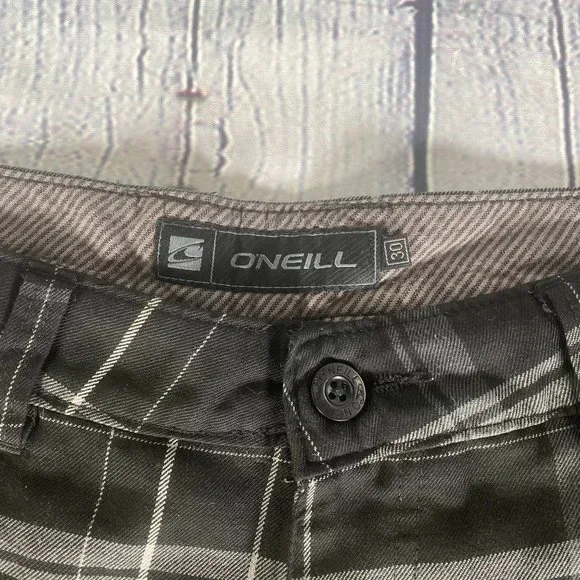 O'Neill Plaid Flat Front Bermuda Shorts Black - Picture 3 of 6